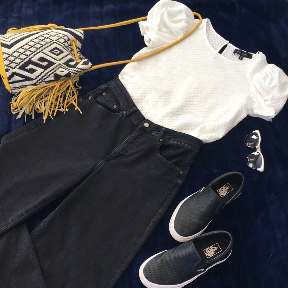 NWT White Textured Short Sleeve Crewneck Top - Picture 8 of 16